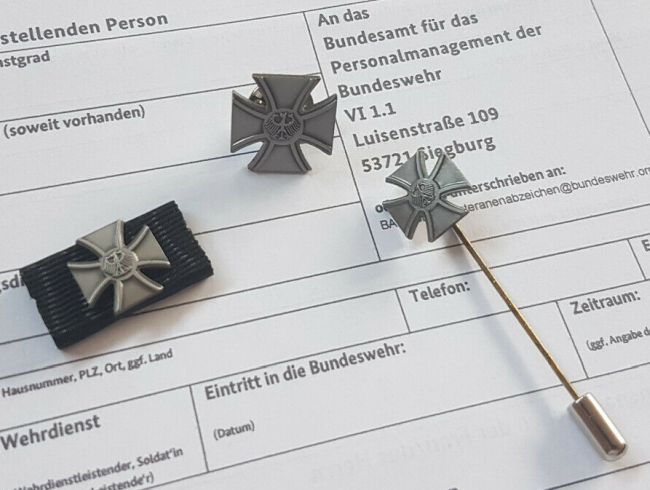 Set Bundeswehr Veteranenabzeichen im Etui Bandspange und Spange an Nadel 