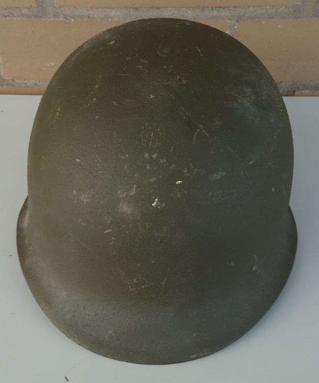 Stahlhelm, einteilig.
