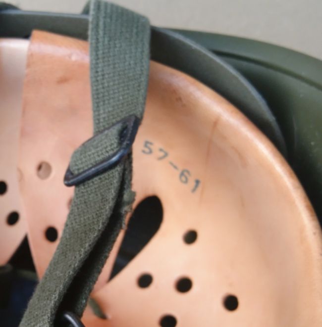 Stahlhelm, einteilig.