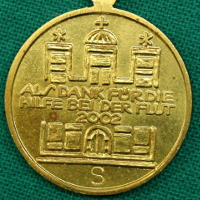 2002: Dankmedaille der Elbe-Hochwasserkatastrophe 2002